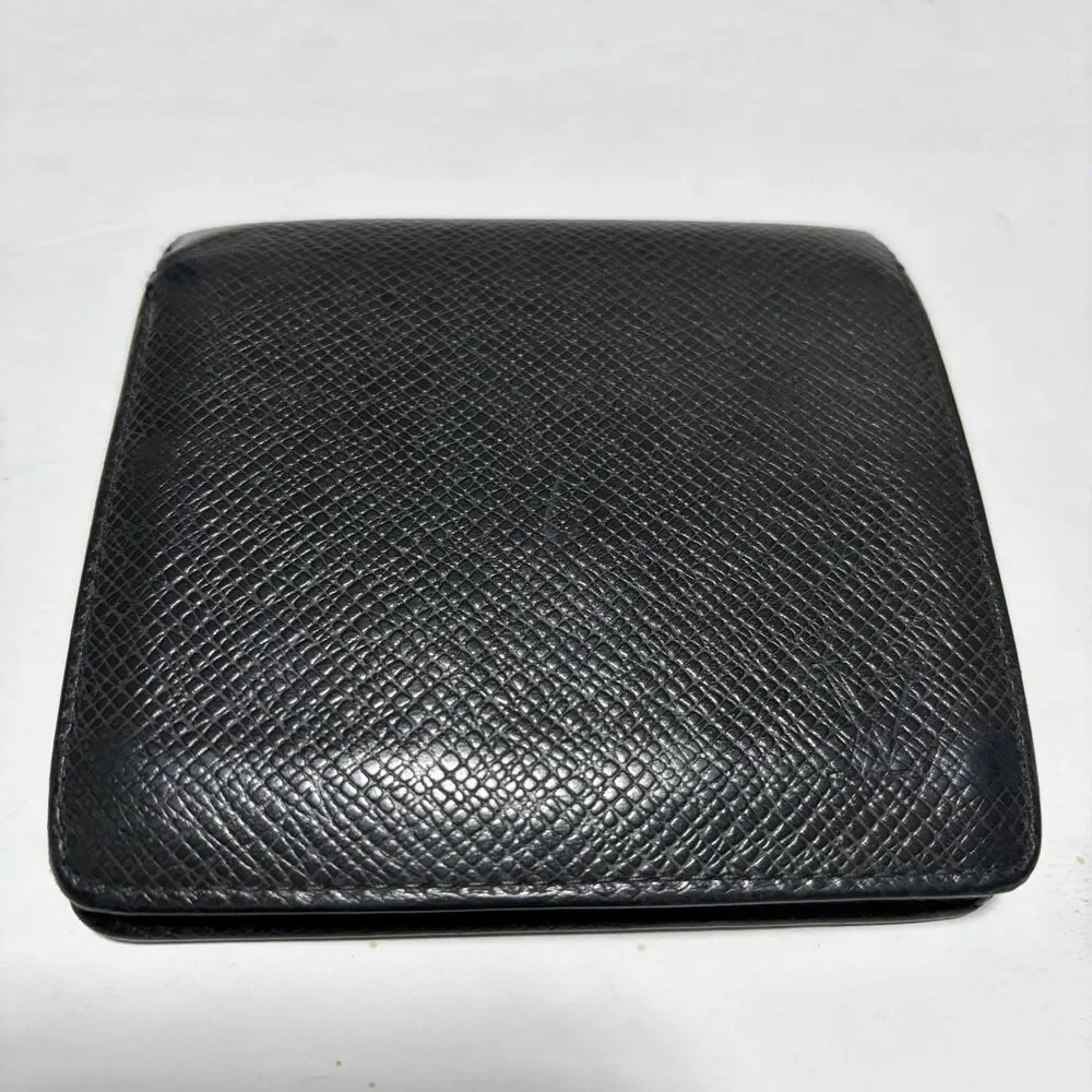 Louis Vuitton Men’s Saffiano Leather Bifold Wallet Black